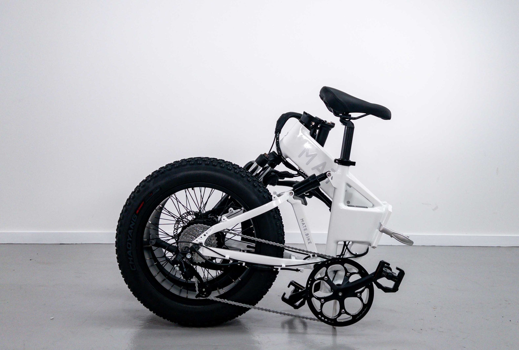 Mate X 750w Electric Hybrid Bike - White Ice - New